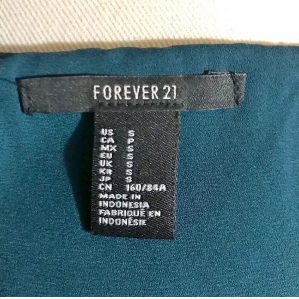 •Forever 21• chiffon cutout tank {D29}